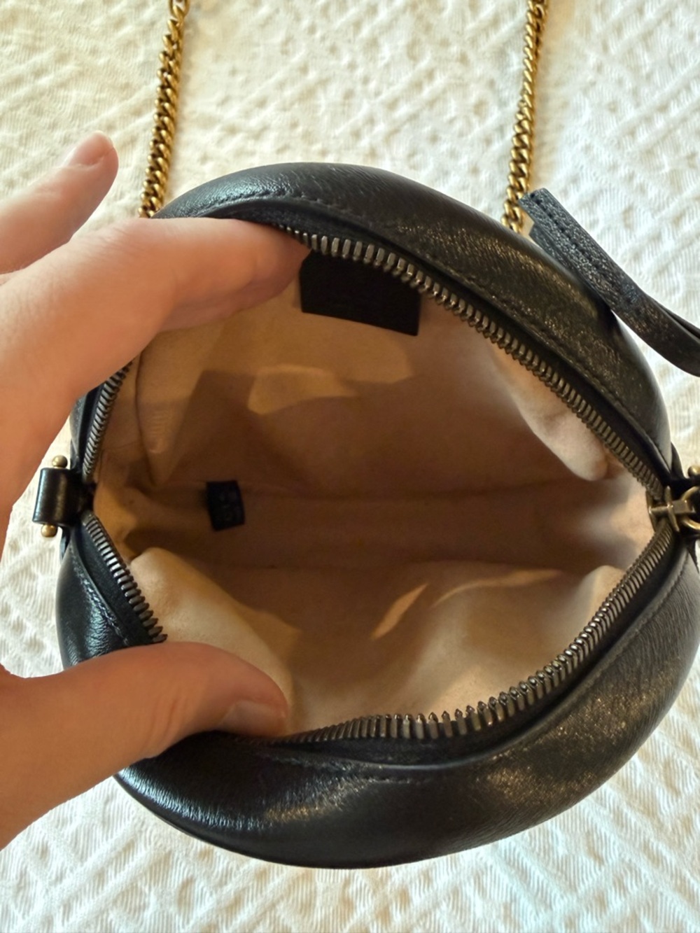 Gucci GG Marmont Round Crossbody Bag - Picture 3 of 9